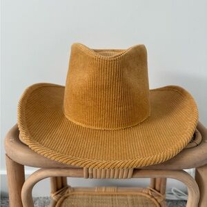 Lack of color hat 57cm